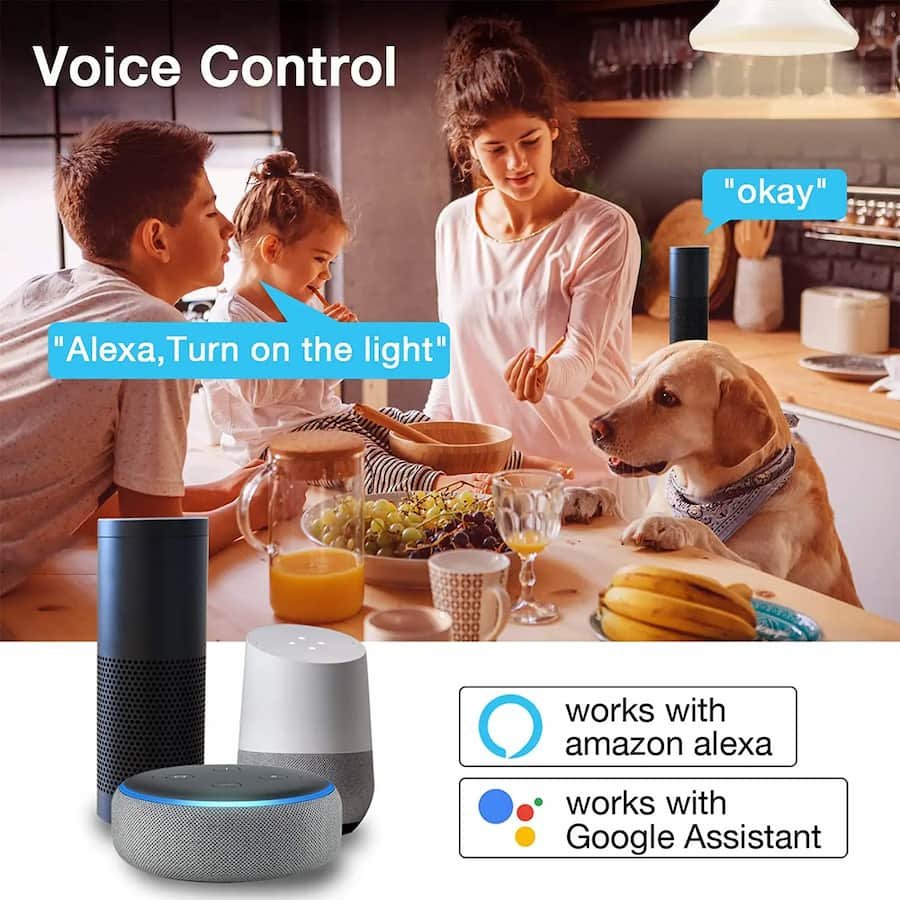 Familia usando bombillas inteligentes controladas por voz con Alexa para iluminar su hogar de forma conveniente y moderna.