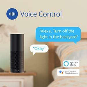 Alexa recibiendo ordenes mediante el control de voz para encender las bombillas inteligentes 