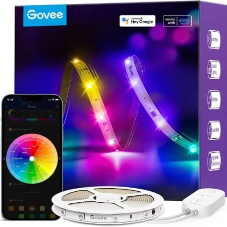 Tira led Govee, su conector y un smartphone delante de su caja presentación