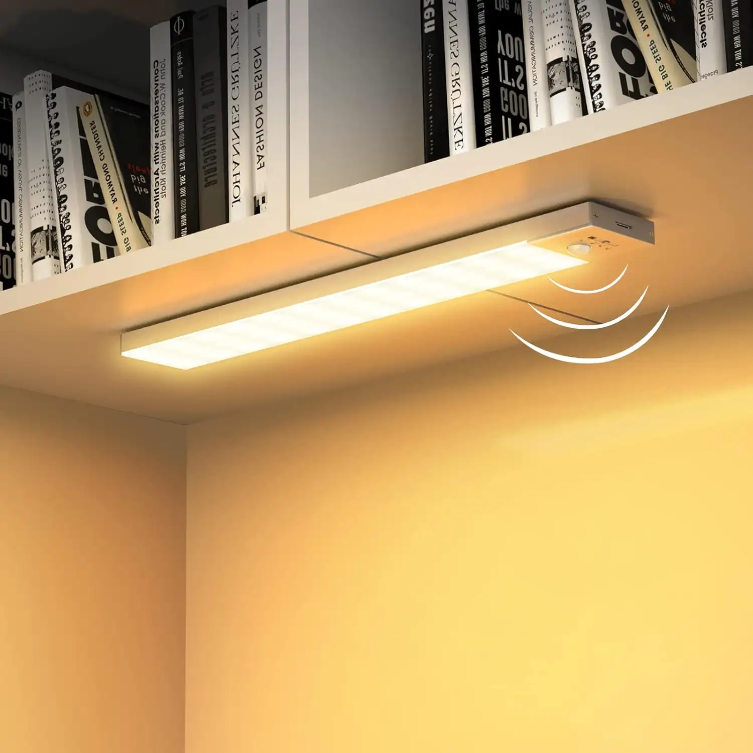 Luz led armario Ouila encendida en color blanco cálido