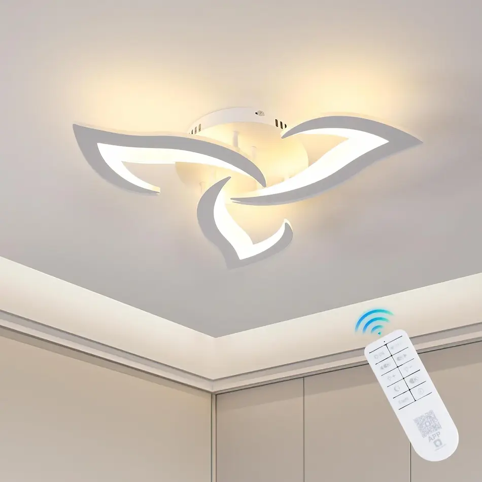 Lámpara de techo led Riserva en forma de flor de 3 pétalos, con mando a distancia