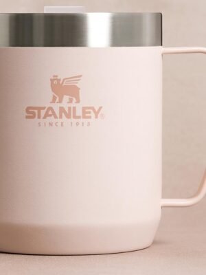 Tasa térmica de la marca Stanley en color rosa suave