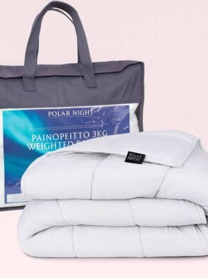 Manta con peso antiestrés junto con su bolsa presentación en color blanco de la marca Polar Night